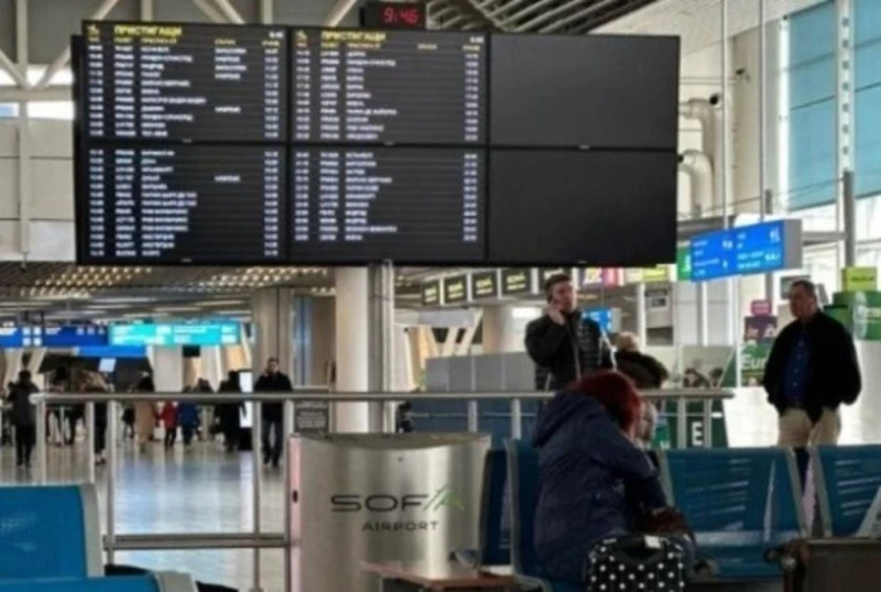 Стана ясна причината за отменения полет до Италия, оставил 200 човека да чакат на Летище София