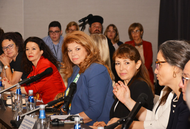 Илияна Йотова откри Международна младежка конференция в Бургас