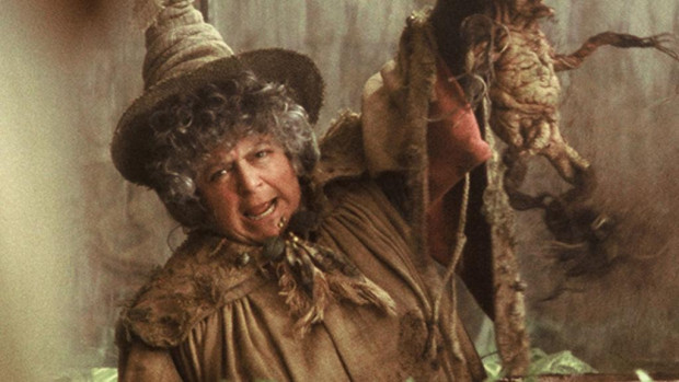 82 годишната актриса от Хари Потър Мириам Марголиес разголи всичко