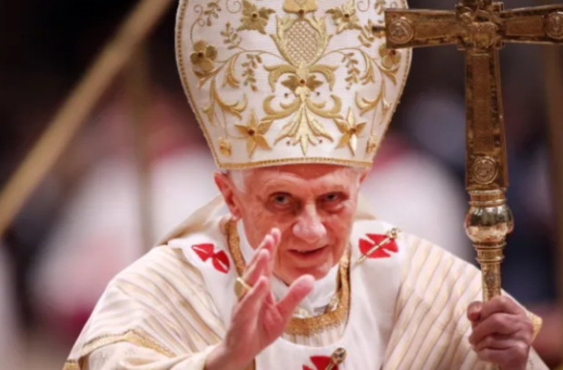 Братовчедите на папа Бенедикт XVI ще наследят парите от неговото