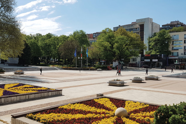 С над 400 хиляди лева обновяват площад в Свищов