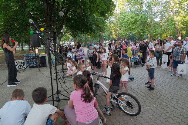 </TD
>Десетки малки и големи зрители аплодираха талантите на пловдивската музикална