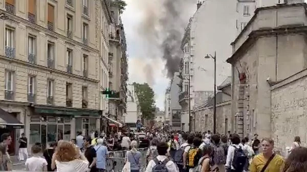 Силен пожар след взрив в Париж, четирима души са в тежко състояние