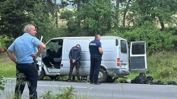 Заловиха шофьора на буса с 32-ма мигранти, задържан на АМ "Тракия"