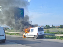 Автомобил изгоря на околовръстния път в София
