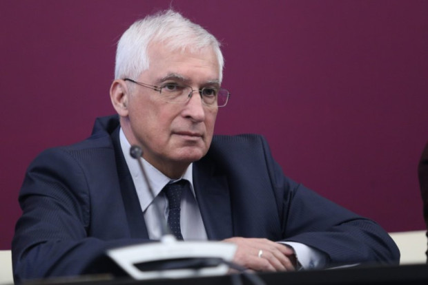 Проф. Дуранкев: Финансовият министър има още няколко карти в ръкавите си