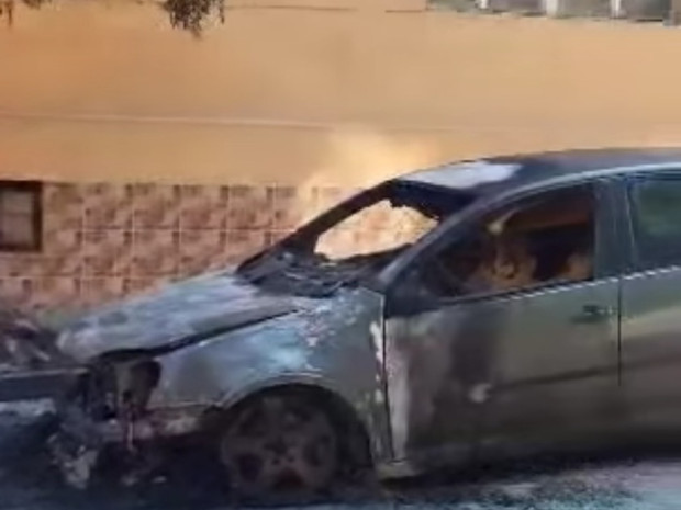 TD Лек автомобил паркиран на улица Плиска в Благоевград е горял