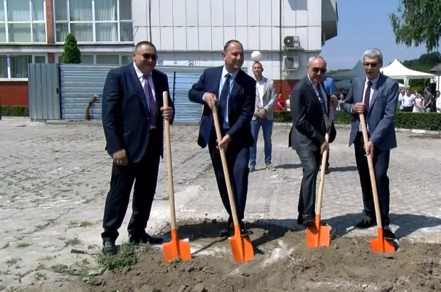 </TD
>В Пловдив започна изграждането на нов многоетажен паркинг с хеликоптерна