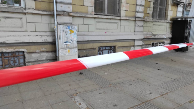 TD Предупредителна лента бе опъната на улица Иван Вазов пред къщата