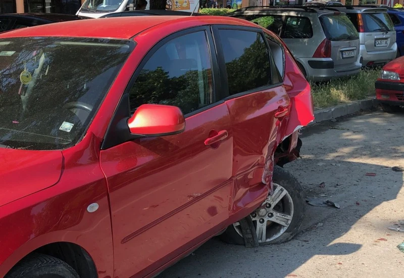 Вижте на какво приличат ударените автомобили в Пловдив
