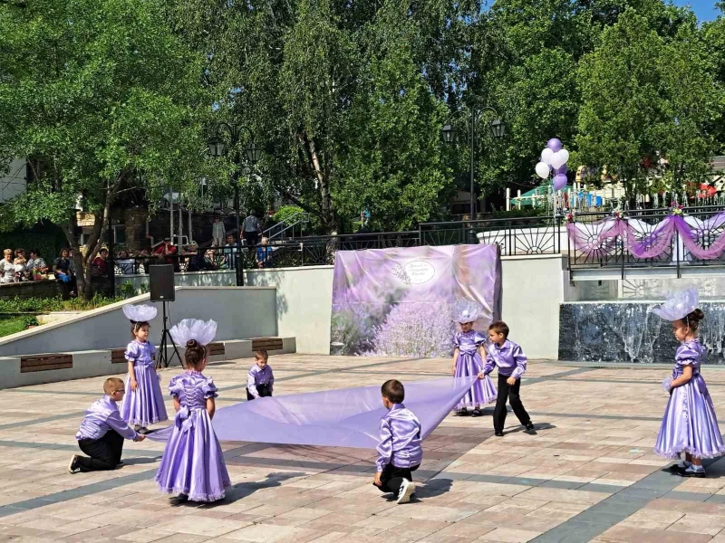 "Детско лавандулово шоу" се проведе в Карлово