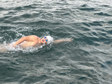 Цанко Цанков тренира в Черно море преди плувния маратон в САЩ