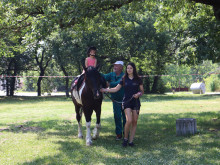 Предпразнично Еньовден в Хасково започна с конна езда за деца
