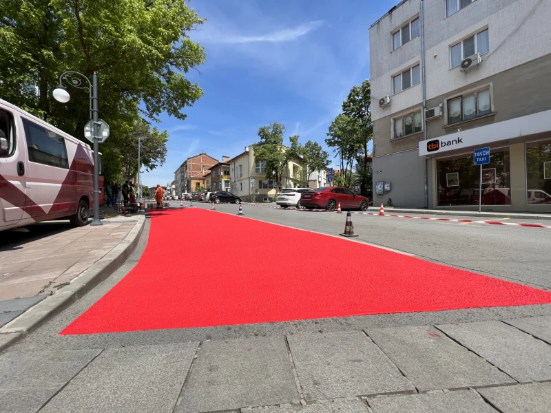 Повишаване на пътната безопасност на още две пешеходни пътеки в Ямбол