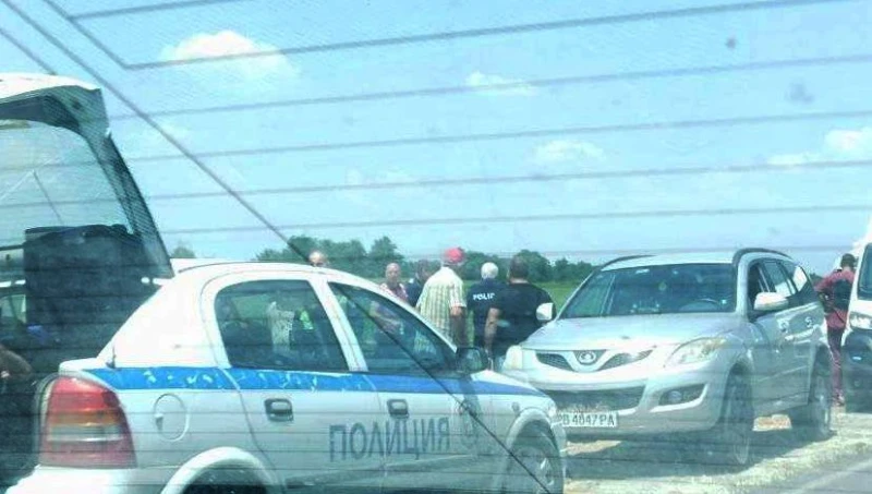 Ученик и учителка са в болница след катастрофа