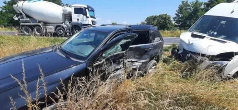 Първи кадри на джипа и буса, превозващ деца от училище в Пловдив