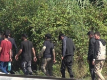 Среднощна гонка с дрогиран каналджия в Бургас, в камиона му откриха 72 мигранти