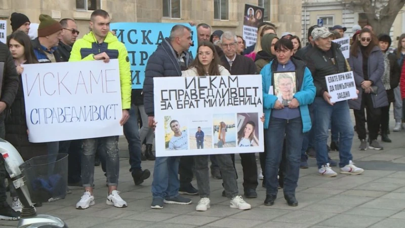 Близки на загинали в катастрофи излизат отново на протест