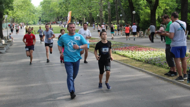 TD Над 350 русенци се включиха в благотворителния маратон Чрез
