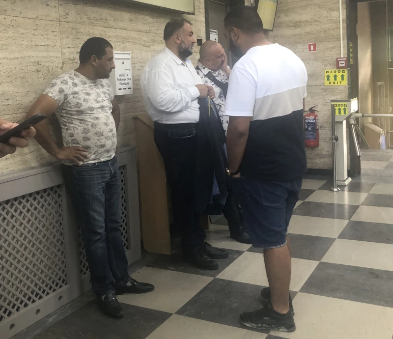 Баща и син на подсъдимата скамейка в Пловдив заради измама в особено голям размер