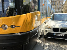 Пловдивчанин с BMW взе акъла на столичани с паркирането си