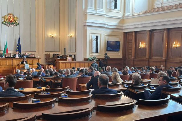 Депутатите да обсъдят днес на първо четене три законопроекта за промени