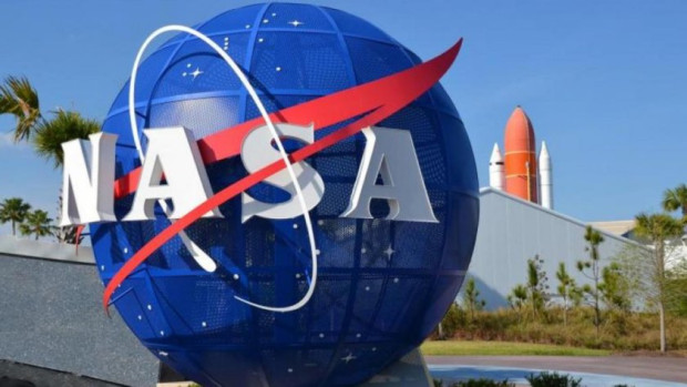 НАСА планира да започне изкопаване на луннна пръст реголит през