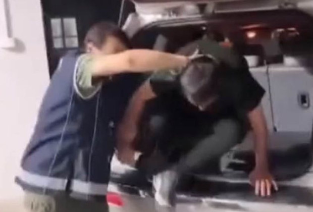 Нашенец скри сириец в тайник на колата си и тръгна
