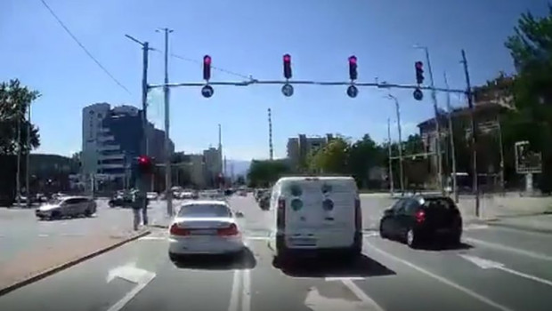 TD Шофьор в Пловдив направи рязка маневра и премина на червено