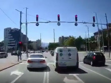 Нищо особено в Пловдив: Шофьор мина на червено