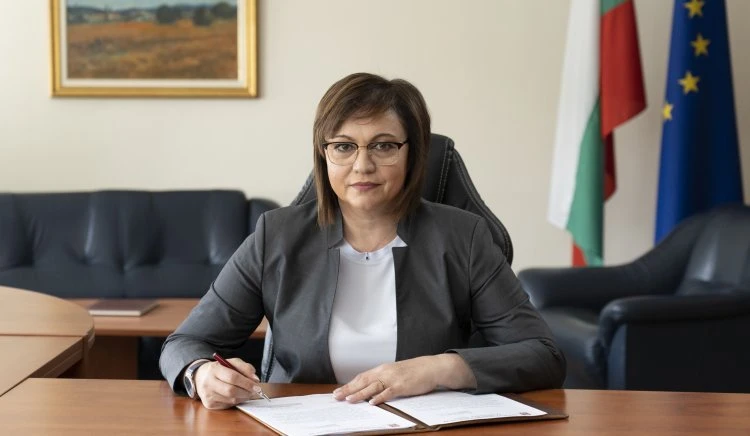 Нинова: Лодката на Христо Иванов акостира в прегръдката на ДПС