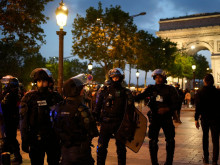 След пет нощи на размирици: Над 2800 души са арестувани във Франция