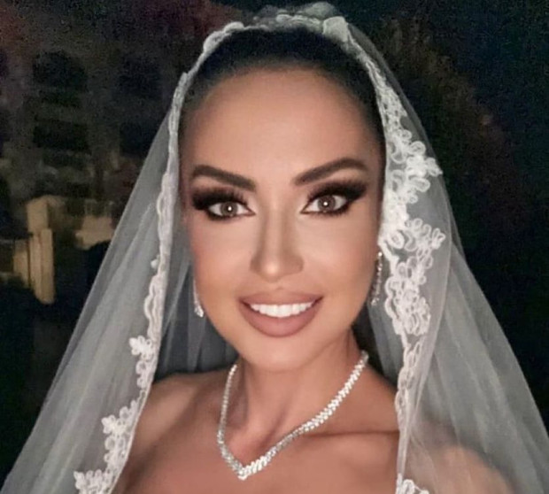 Мис България Наталия Гуркова облече отново сватбена рокля и събра