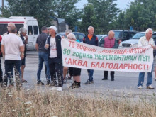 Жителите на 11 населени места блокираха пътя Русе – Свиленград, образува се задръстване