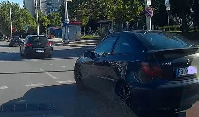 Посъветваха шофьорка да се засрами заради стореното пред дете