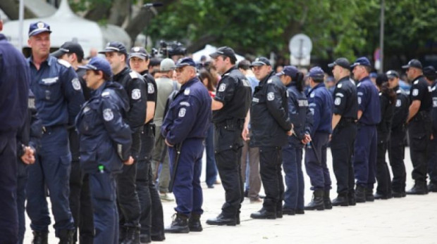 Полицаите излизат на протест заради недоволство за отделените пари в