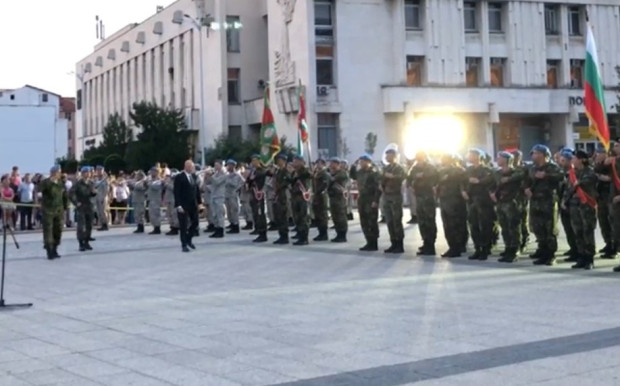 Българската армия е една от малкото институции, които се ползват