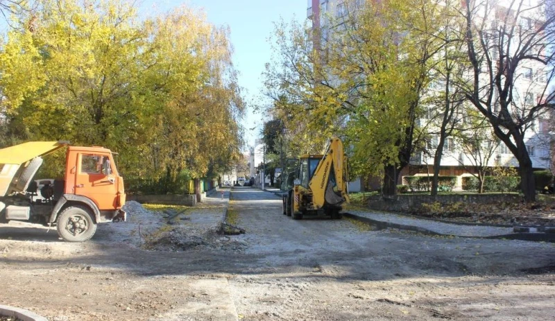 Продължават ремонтните дейности по улици в Плевен