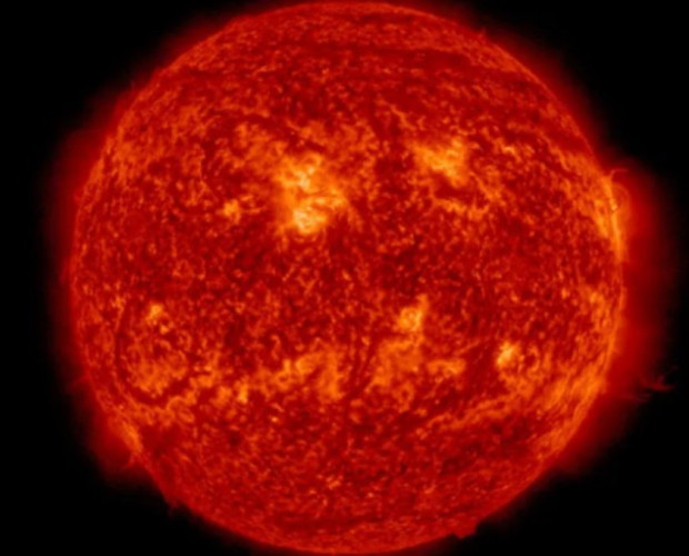 През юни на Слънцето са се появили над 160 слънчеви
