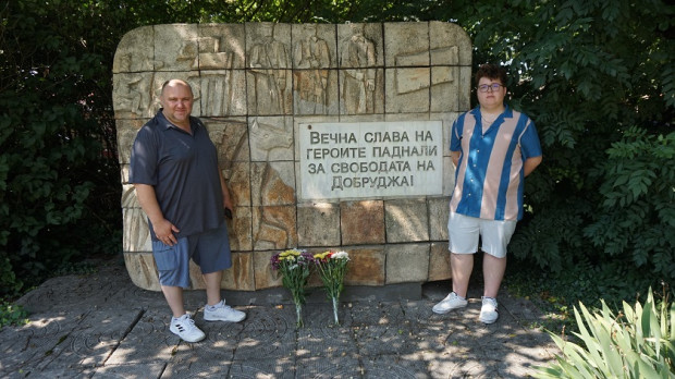 Българи, живеещи зад океана, посетиха Военно гробище - музей в Добрич