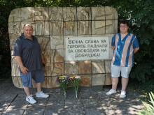 Българи, живеещи зад океана, посетиха Военно гробище - музей в Добрич