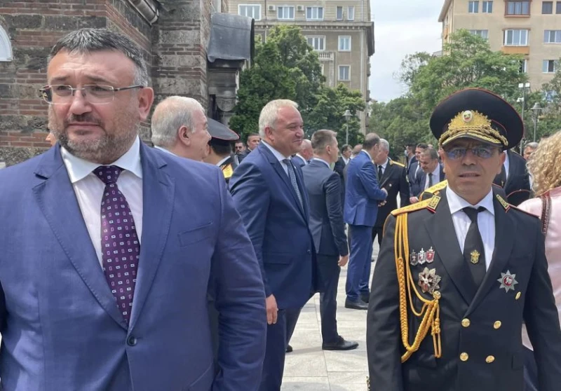 Младен Маринов: След двете години на груба политизация и чегъртане в МВР отново мога да поздравя колегите за празника