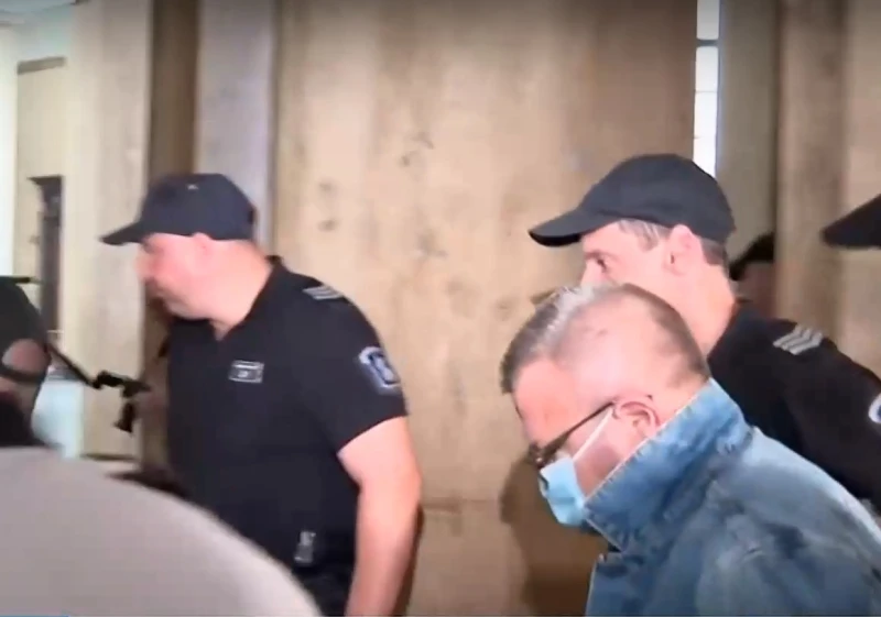 Решават дали съдия Митев да остане в ареста
