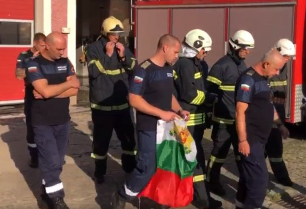 </TD
>Служители на пожарната в Пловдив и ОД МВР протестираха, без