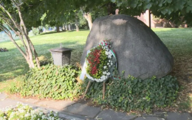 Клип на песен заснет на гроба на Иван Вазов скандализира