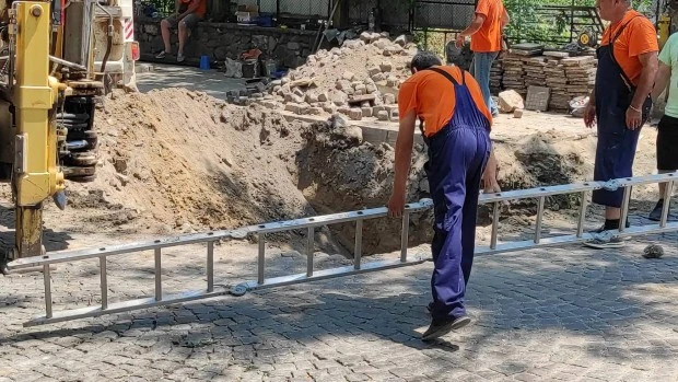 Абсолютен мор за пловдивчани в жегата, почти целият град е без вода, а ВиК мълчи