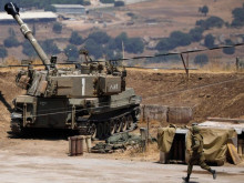 Израел обстреля Южен Ливан