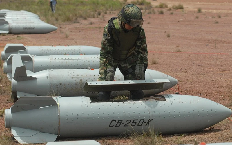 САЩ обявяват нов пакет военна помощ за Украйна с касетъчни боеприпаси