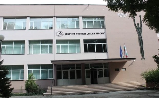 Спортното училище остана без ток, кметът свика спешна оперативка
