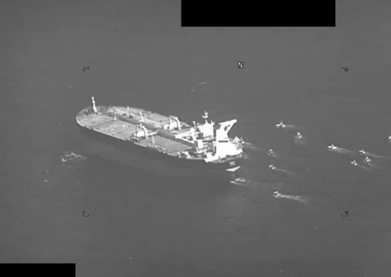 Иранската гвардия "завладя" търговски кораб в Персийския залив
